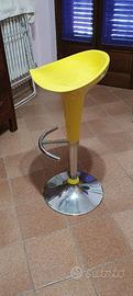 Sgabello regolabile giallo
