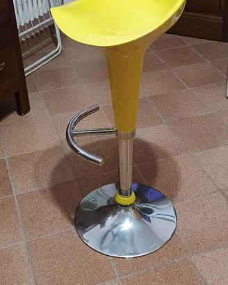 Sgabello regolabile giallo