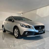 V40 CROSS COUNTRY ACCONTO 0€ RATE DA 190€ AL MESE