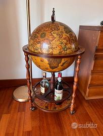 Mappamondo in legno