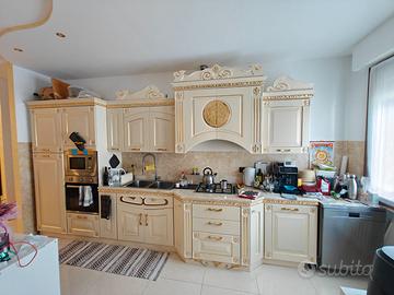 Arredo artigianale stile Versace, Poltronesofà