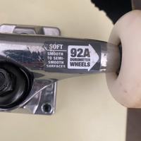 Skate  + casco bianco