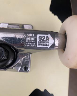 Skate  + casco bianco