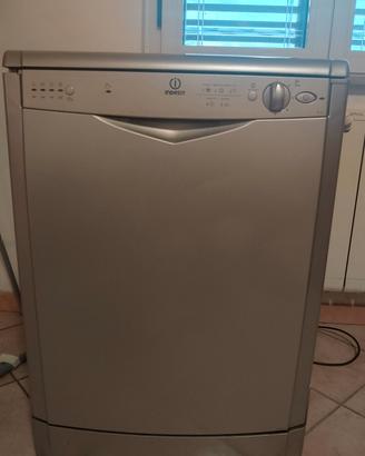Lavastoviglie indesit