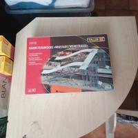 Passaggio sopraelevato per treni RC Faller