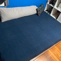 Struttura letto Ikea con cassettoni e materasso