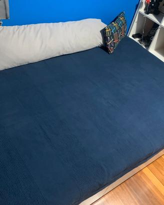Struttura letto Ikea con cassettoni e materasso