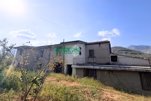 CASA SEMINDIPENDENTE A MONTEFORTE IRPINO