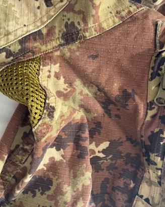Conpleto mimetico militare originale nuovo