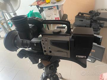 Videocamera Vintage Panasonic F15 (WV-F15) con tre