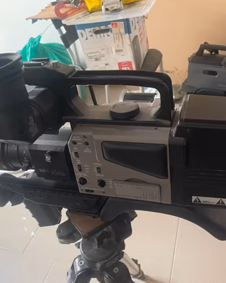 Videocamera Vintage Panasonic F15 (WV-F15) con tre
