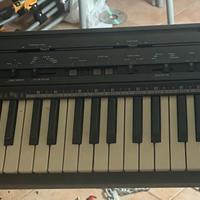 tastiera elettrica tenuta benissimo 