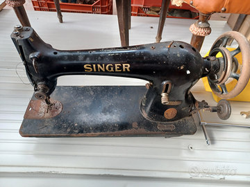 Macchina da cucire singer antica