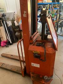 Carrello stoccatore
