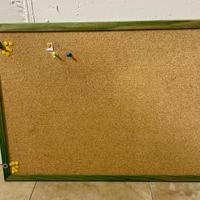 Bacheca di sughero con cornice verde