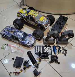 TRAXXAS REVO 3.3 CON SVARIATI ACCESSORI