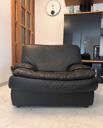 Divano 3 posti e poltrone in pelle nera
