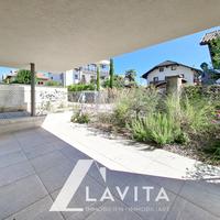 trilocale con terrazzo e giardino ad Appiano