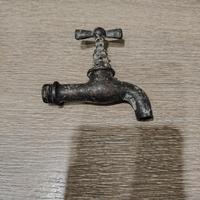 antico rubinetto 