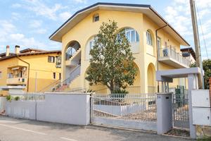 Immobile indip. personalizzabile con corte privata