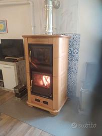 Stufa a legna ventilata con forno