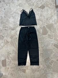 completo elegante nero con pizzo. taglia M.