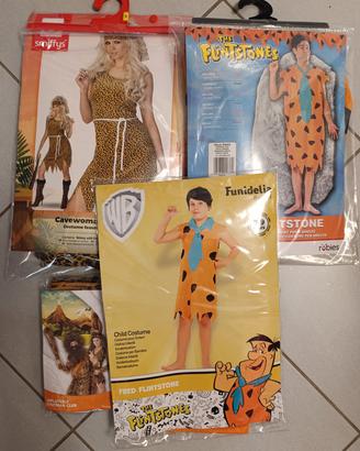 3 costumi primitivi famiglia (uomo-donna-bambino)