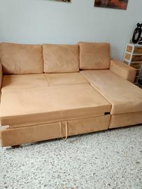 Divano letto tre posti con penisola, buono stato.