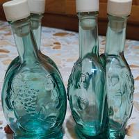 Bottiglie in vetro smerigliato e decorato 