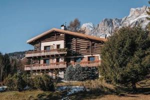 Affittiamo villa o una casa grande o comprare
