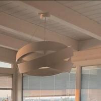 Lampadario moderno bianco in metallo