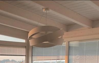 Lampadario moderno bianco in metallo