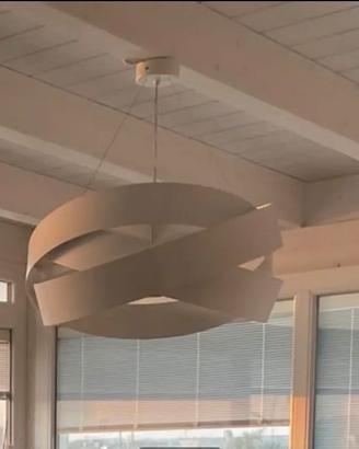 Lampadario moderno bianco in metallo