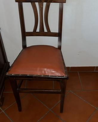 Sedie in legno con seduta  foderata in pelle