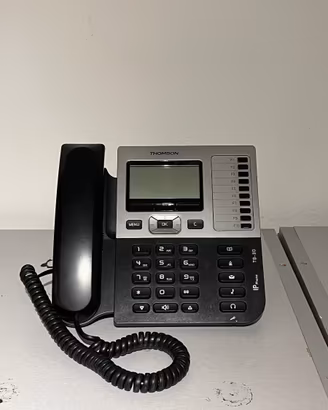 Stock telefoni IP e switch PoE