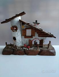 Vecchia miniatura in legno con sensore pioggia