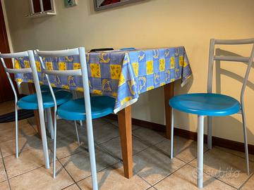 4 sedie azzurre cucina