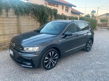 Wolkswagen Tiguan R-line 2.0 tdi con gancio traino