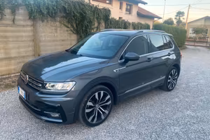 Wolkswagen Tiguan R-line 2.0 tdi con gancio traino