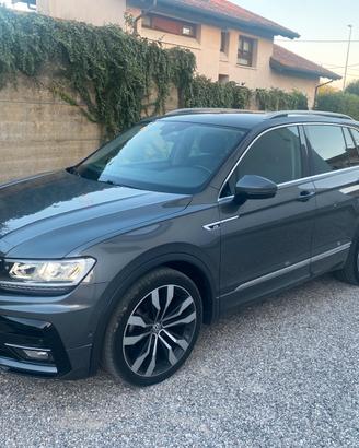Wolkswagen Tiguan R-line 2.0 tdi con gancio traino