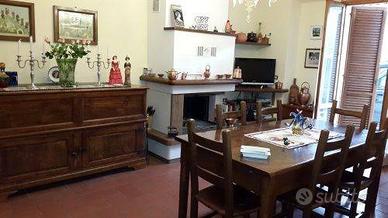 Villa di 330 m² con più di 5 locali e box auto a S