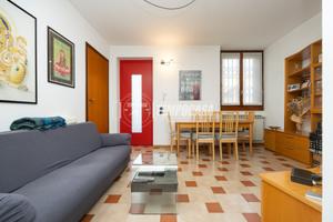 TRILOCALE IN CORTE SENZA SPESE CONDOMINIALI !!