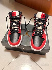 Air Jordan 1 Mid Chicago Toe