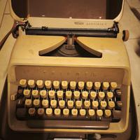 macchina da scrivere   TRIUMPH  Gabriele E