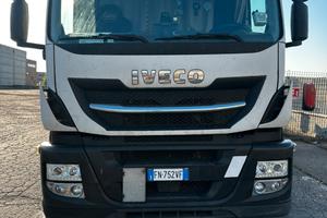 Trattore stradale