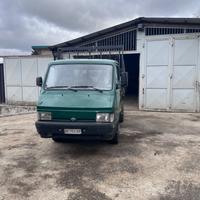 Camion Nissan Trade