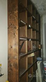 Scaffalatura in legno massello