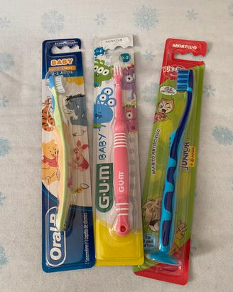 Set 3 spazzolini denti per bambini. Nuovi.