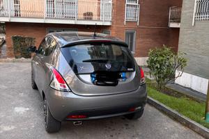 Autovettura Lancia Ypsilon