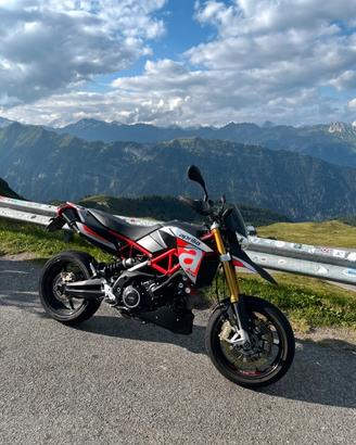 Aprilia Dorsoduro 900 A3